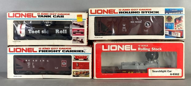 Group of 4 Lionel O Gauge Model Train Cars