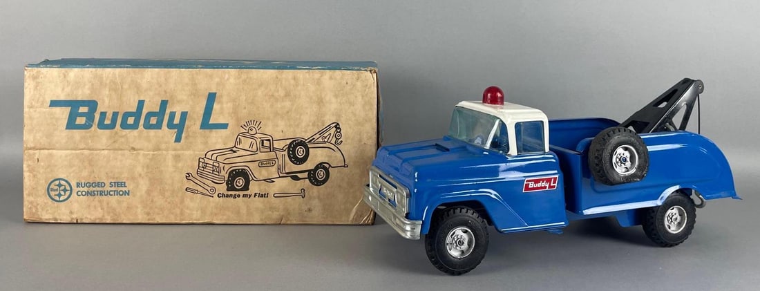 Vintage Buddy L Flat Tire Wrecker Pressed Steel Truck: No. 5427 with flasher lite. Original box measures 7 x 15 1/4 x 6 1/2 inches