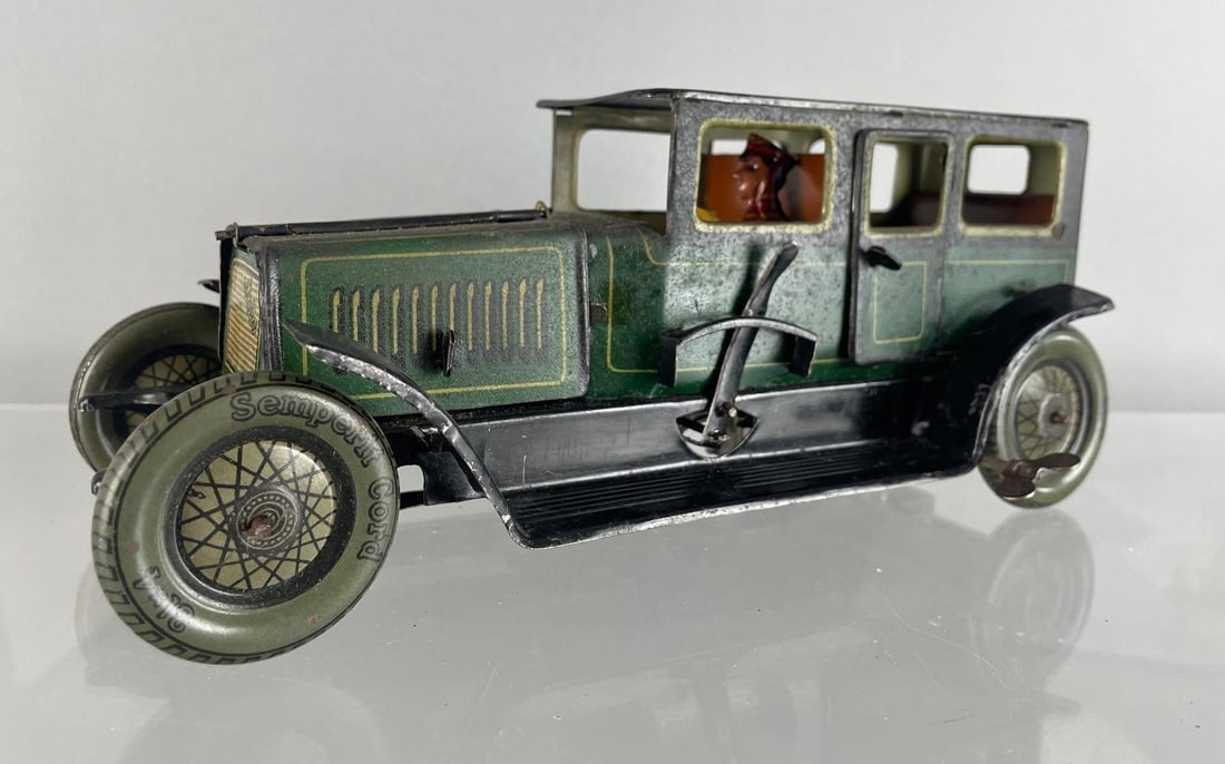 Antique Moses and Kohnstamm (Moko) Tin Litho 6 Cylinder Wind-Up Limousine (1 of 6)