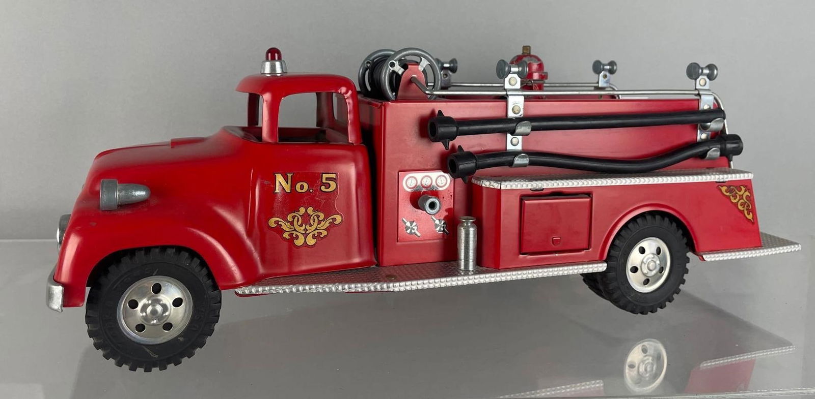 Vintage Tonka Pressed Steel No. 5 Pump Fire Truck (1 of 6)