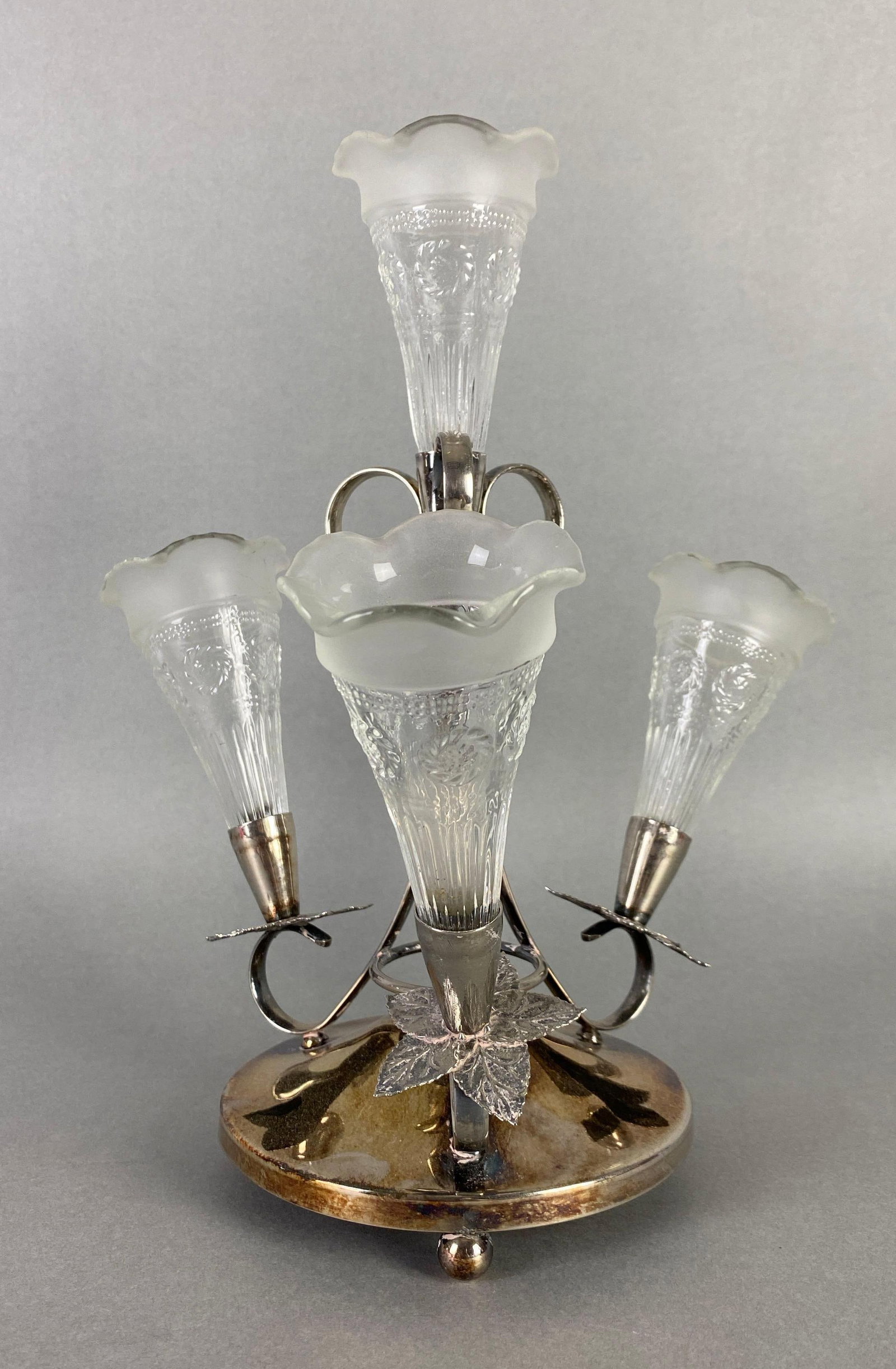 Vintage Pressed Glass 4 Horn Silver Plate Epergne (1 of 5)