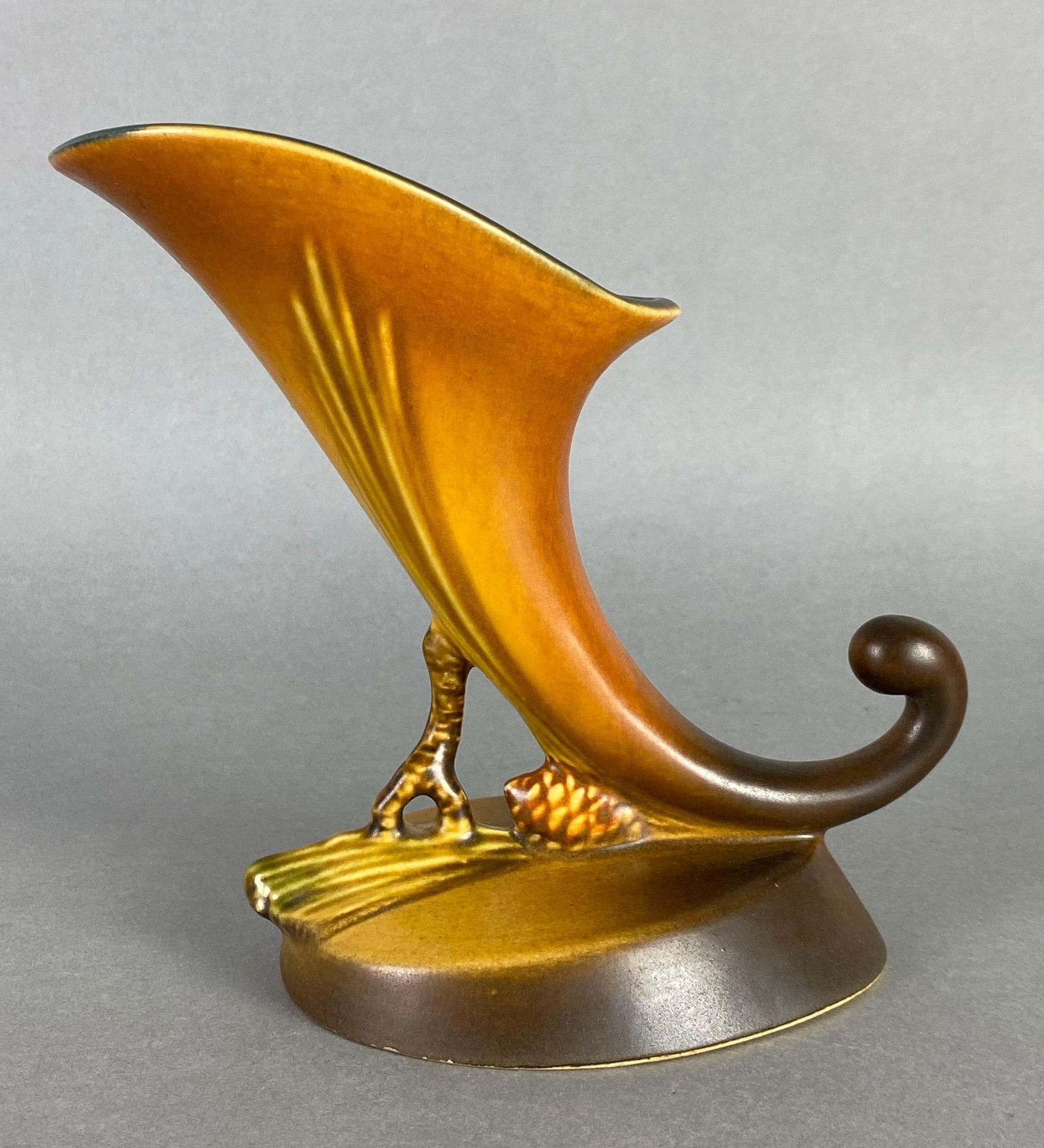 Roseville Brown Pinecone Cornucopia Vase (1 of 6)