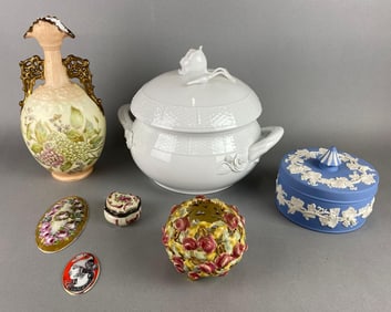 Group of 7 Porcelain Items