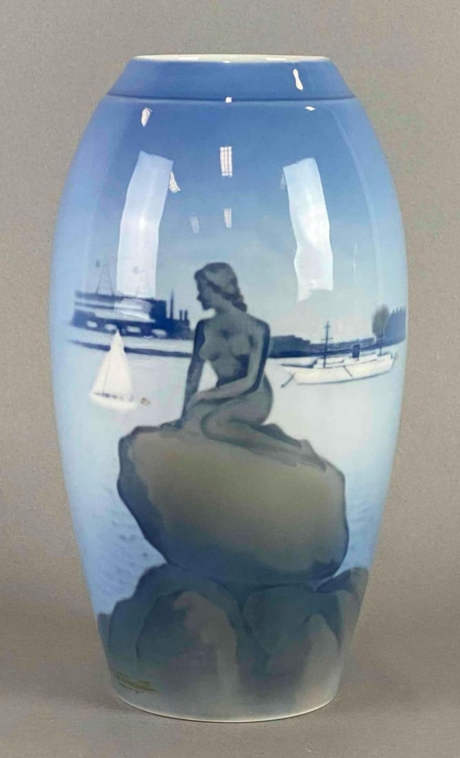 Bing & Grondahl Royal Copenhagen Little Mermaid Porcelain Vase: 1302/6252. Measures 7 1/2 x 4 x 4 inches.