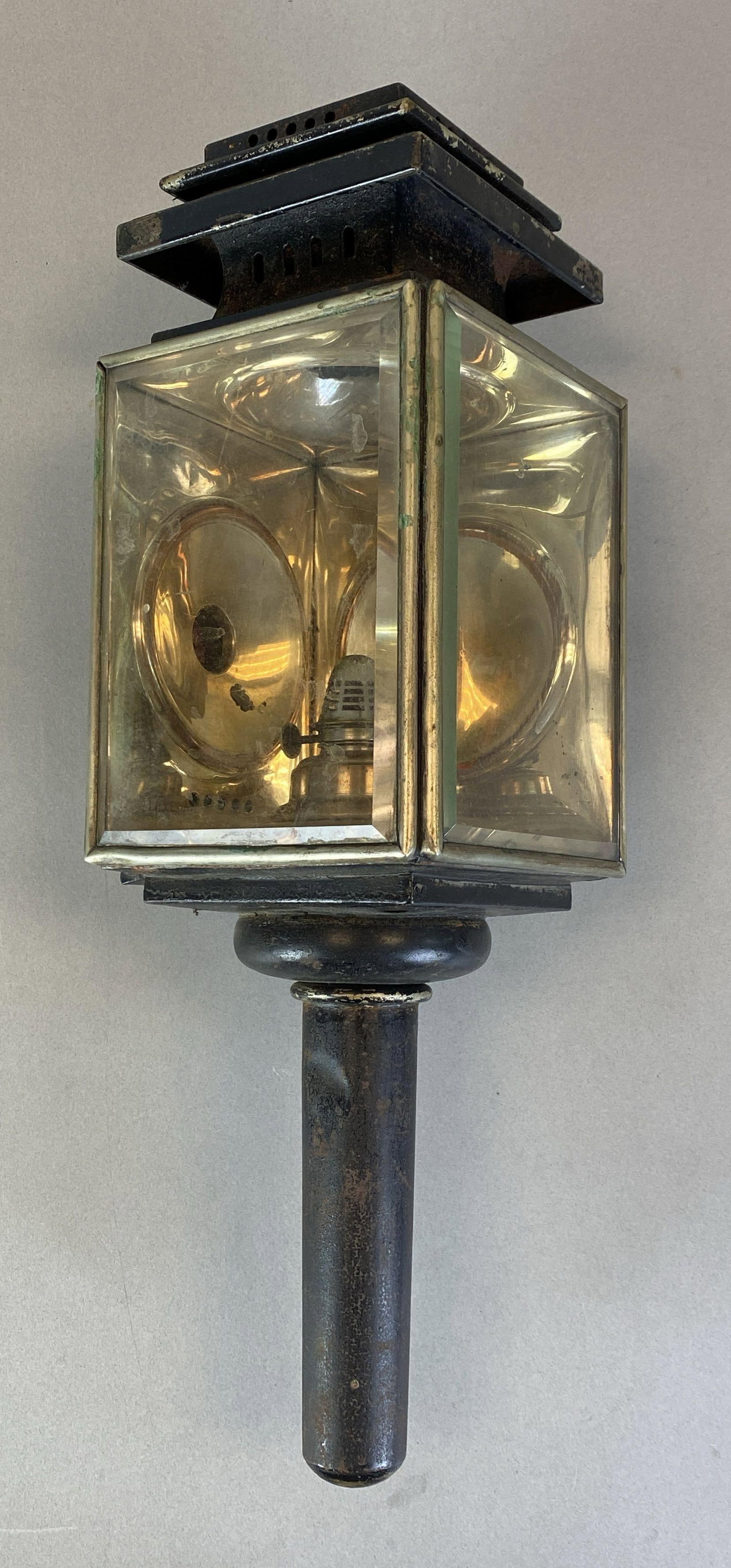 Antique Kerosene Carriage Lamp: measures 18 x 7 x 7 inches