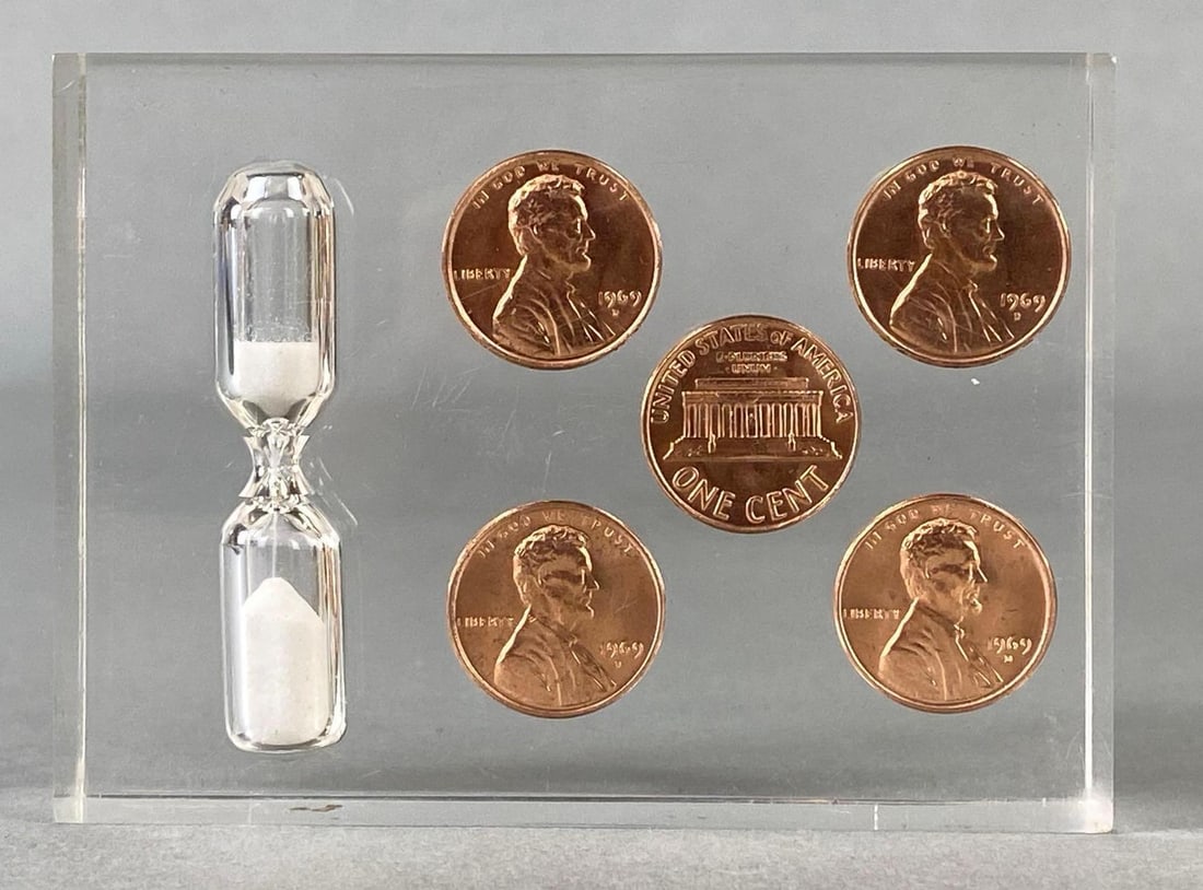 MCM Lucite 1969-D Lincoln Cent Sand Timer (1 of 3)