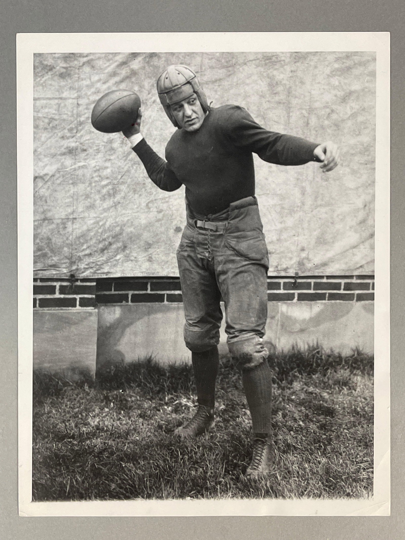 1925 Chicago Bears Red Grange Original News Service Photo - Rookie Season: 1925 Original Wide World Photos of Harold?Red Grange in Pass Pose, Sharp and clean photo, Measures 7 x 9 Inches