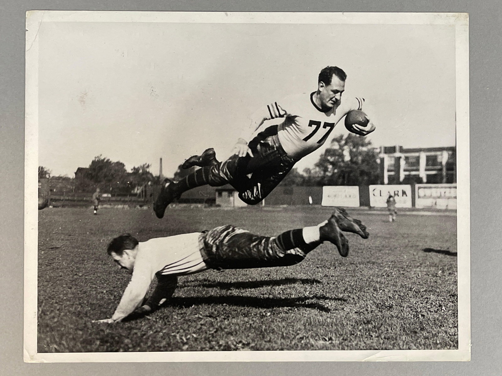 1930s Chicago Bears Red Grange Leaping Original Photo: An Original 1930s Acme Newspictures depicting Red Grange as a gridiron Star for the Chicago Bears, Fantastic Shot of Grange Captured, Suspended in mid-air by the camera as he leaps over a teammate wit