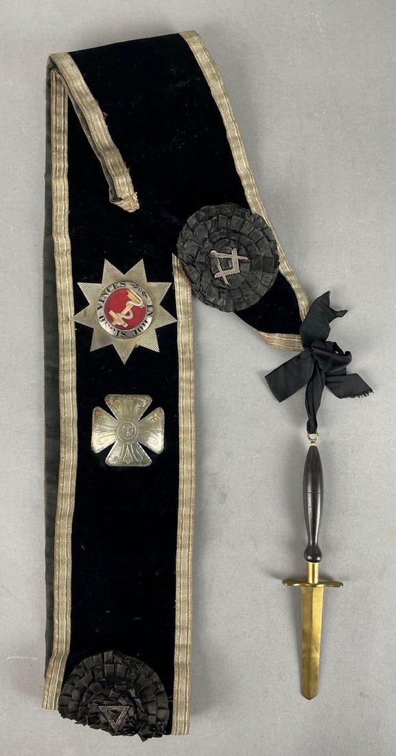 Antique Masonic Free Masons Sash with Dagger (1 of 4)