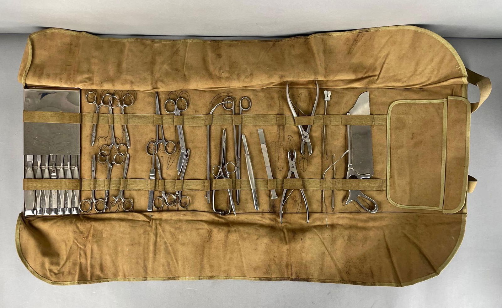 WW1 U.S. Army Small Operating Case with Medical Tools (1 of 5)