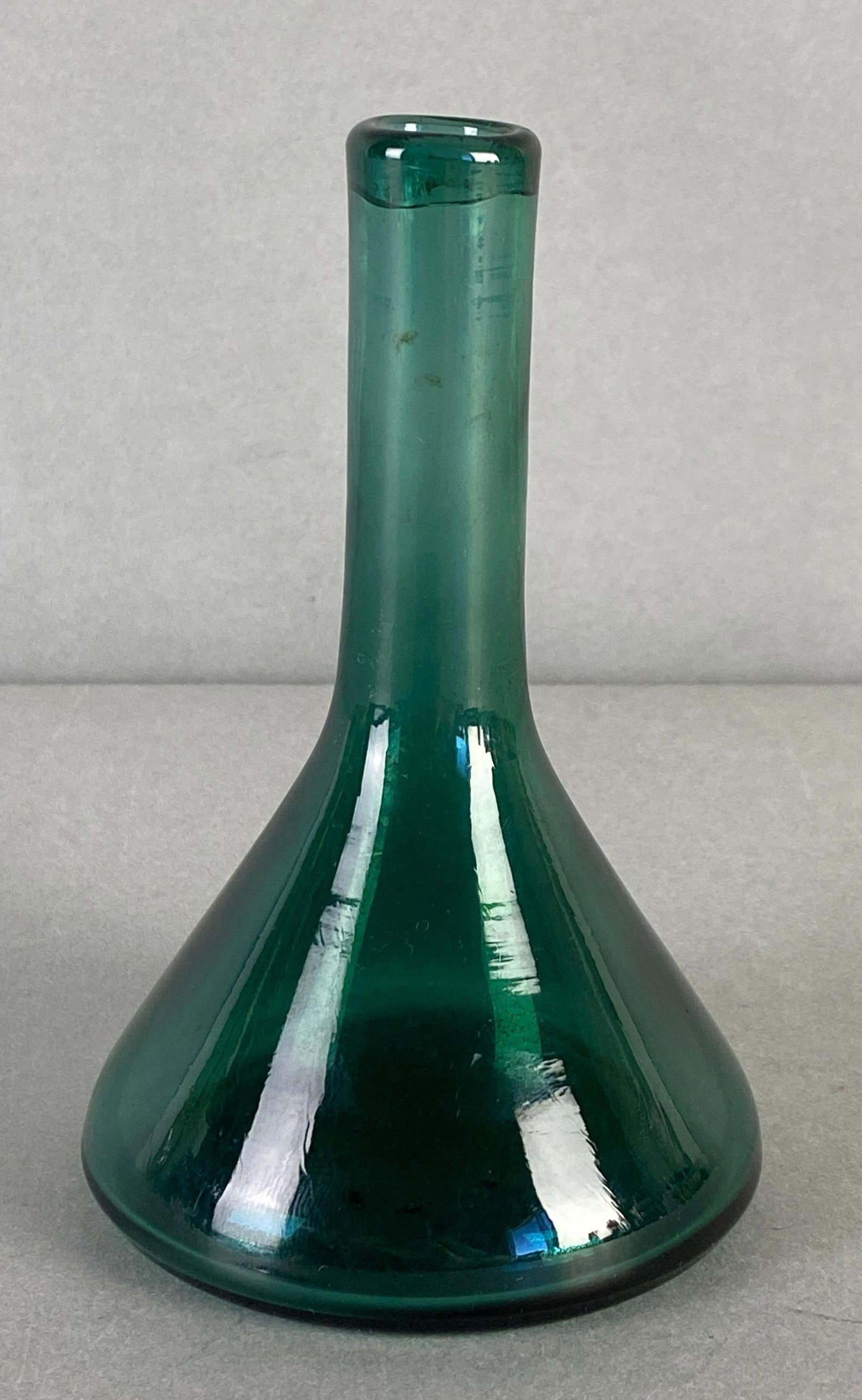 Mid-Century Modern Blenko Juniper Glass Beaker Flute: Pontil mark and original sticker on base, Measures 5 x 3 1/4 x 3 1/4 inches