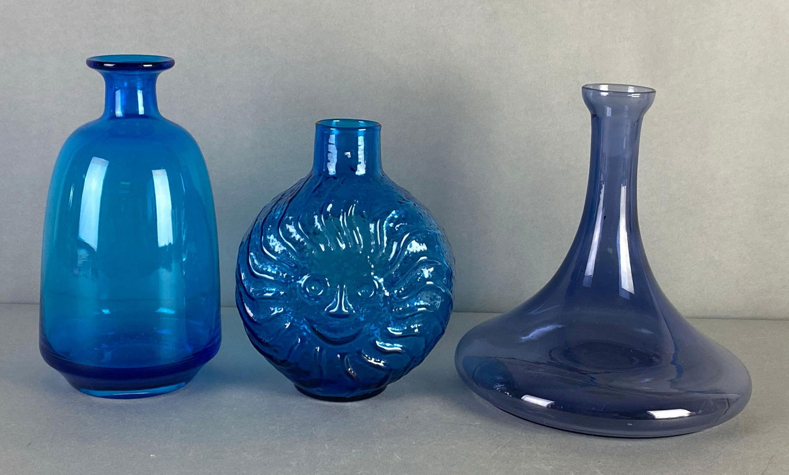 Group of 3 Mid-Century Modern Glassware (1 of 5)