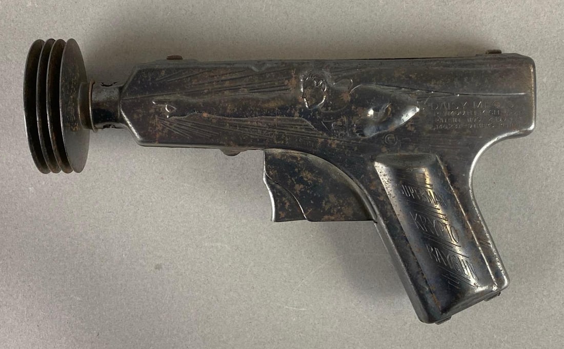 1940 Daisy Superman Krypton Raygun: Working condition unknown. Measures 2 x 6 3/4 x 3 3/4 inches.