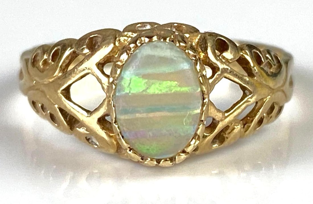 10K Gold Filagree Opal Ring: Total weight 1.7g, Size 5 3/4.