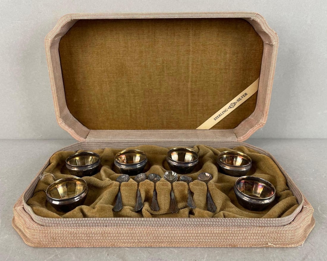 Set of 6 Vintage Sterling Silver Salt Cellars with Case (1 of 4)