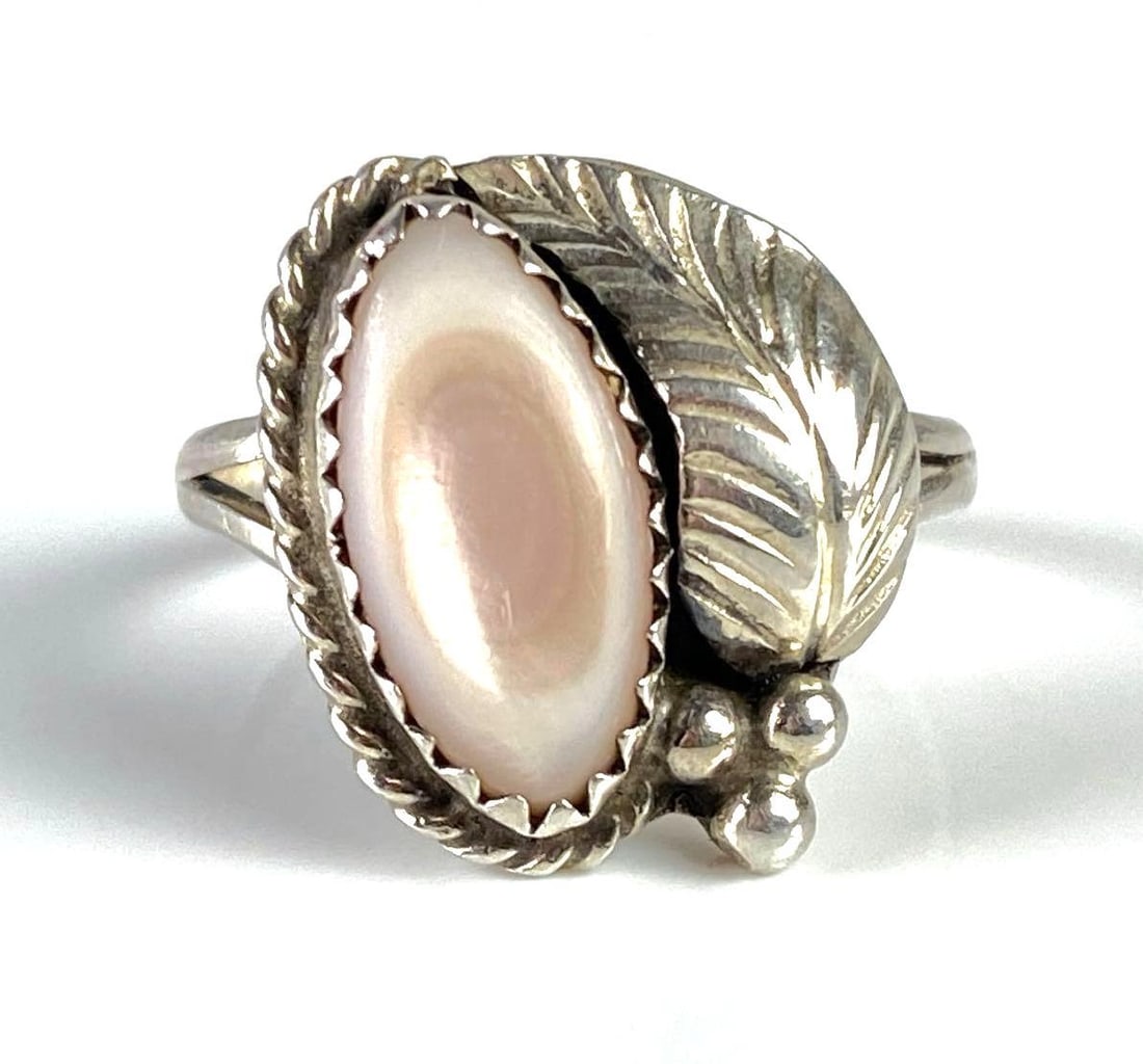 Sterling Silver Navajo Style Pink Mussel Ring (1 of 6)