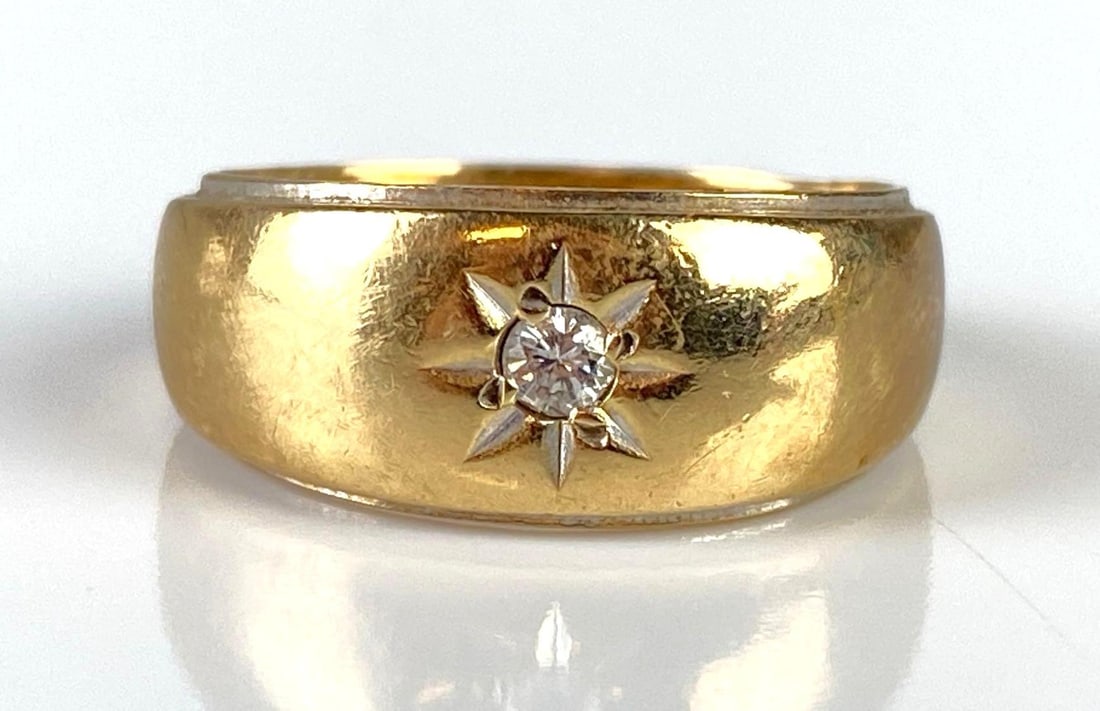 14K Gold Starburst Ring with Diamond Accent: Total weight 4.9g, Size 5 1/4.