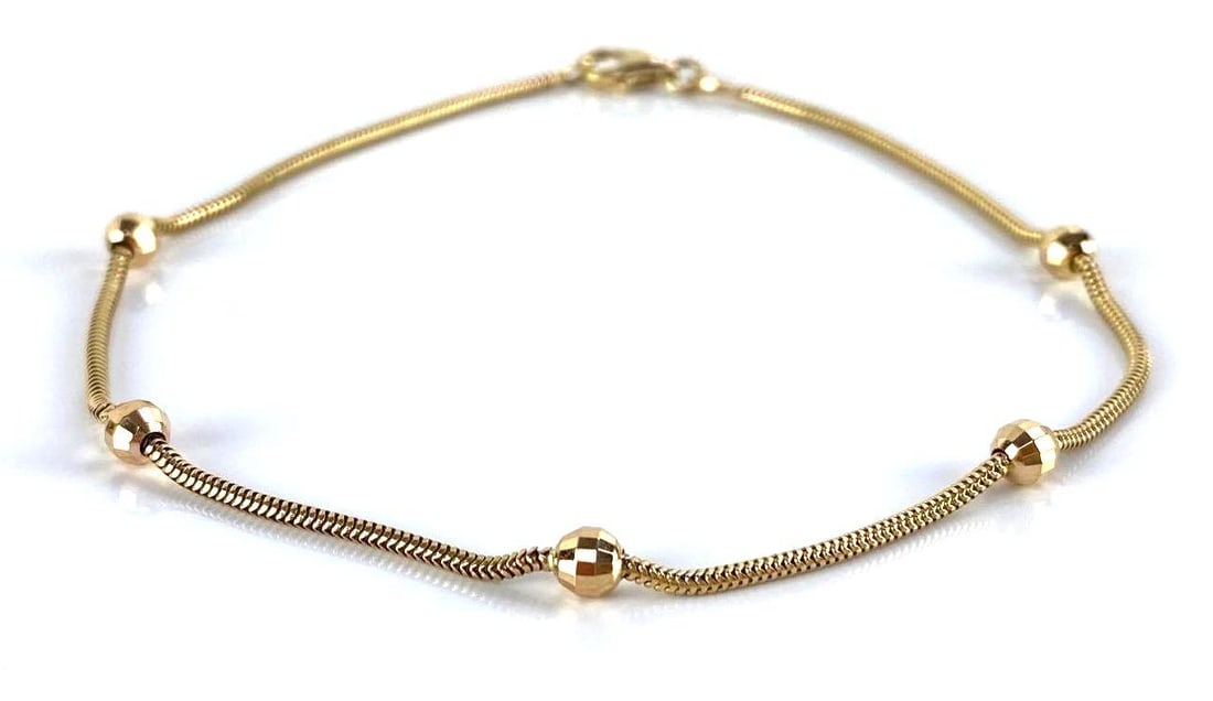 10K Gold Snake Chain Bracelet: 2.6g, measures 9 inches long
