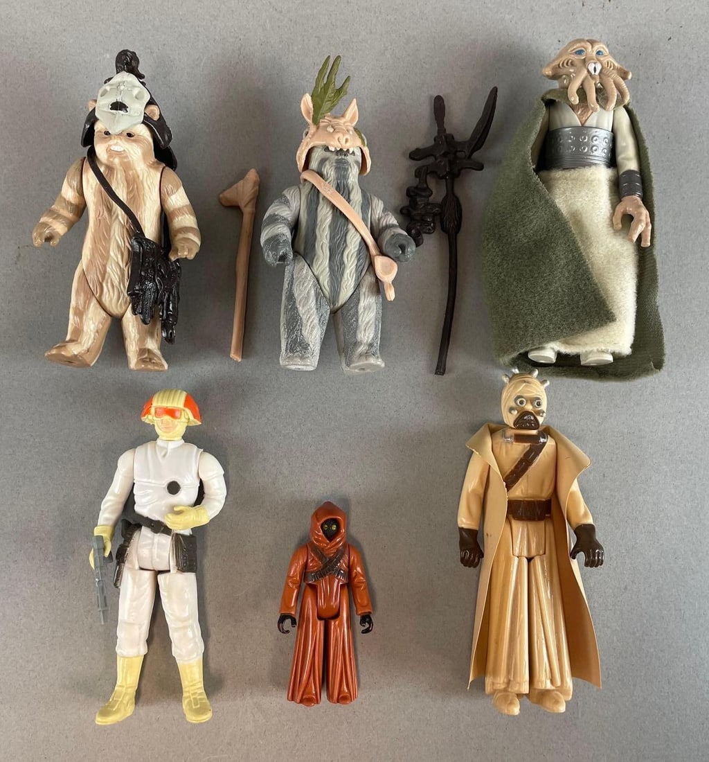 Group of Vintage Kenner Star Wars Action Figures with Accessories (1 of 2)