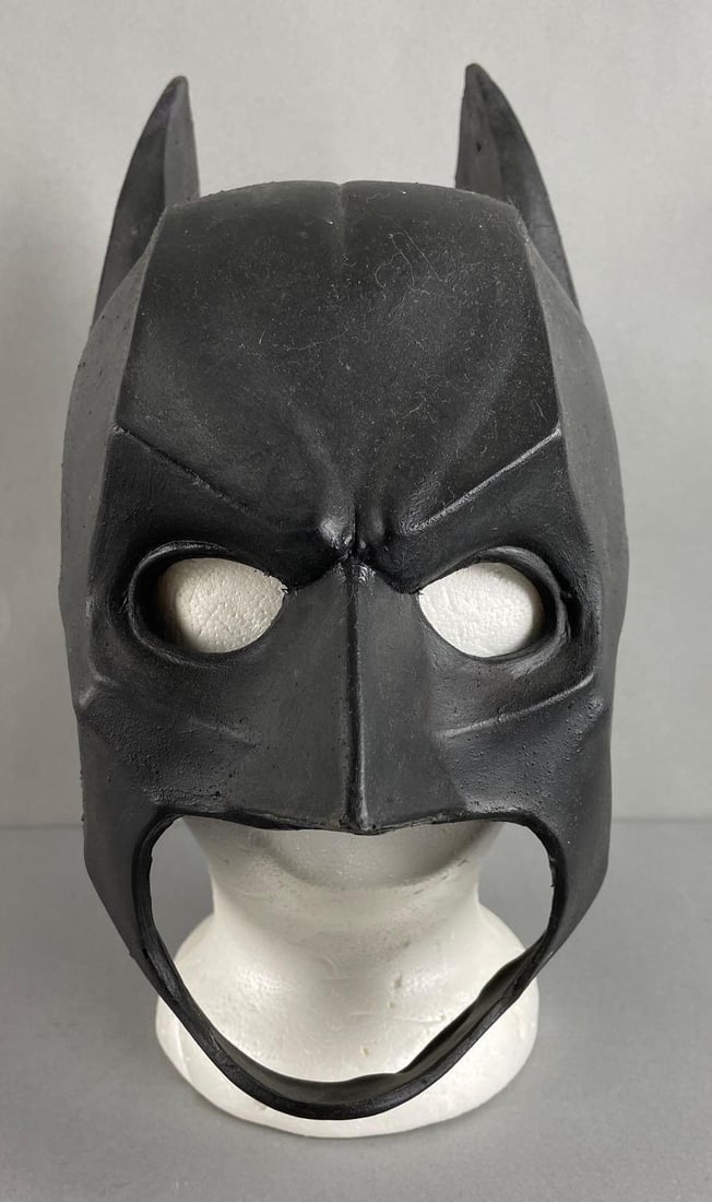 Batman The Dark Knight Rubber Mask: Adult size, Small 1 inch tear in rubber on the left jaw line. does not include mannequin head