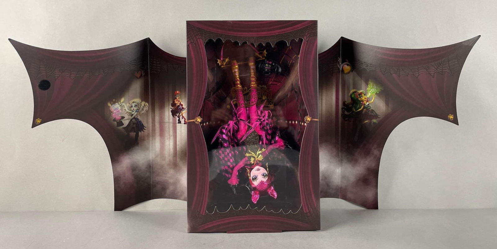 Mattel Monster High Freak du Chic Draculaura Doll: 2023 original packaging measures 15 3/4 x 9 3/4 x 4 1/2 inches