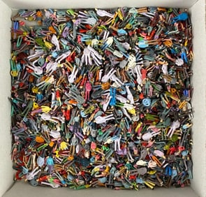 Group of 1,100+ N Scale Plastic Figures