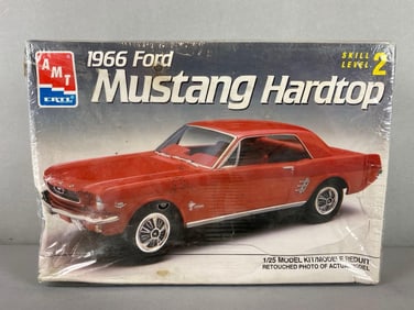 ERTL AMT 1966 Ford Mustang Model Car Kit