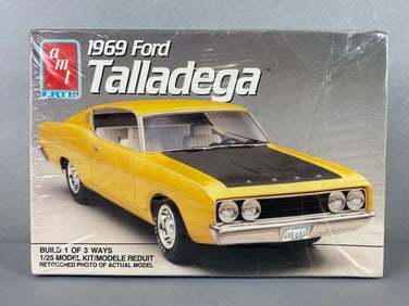 ERTL AMT 1969 Ford Talladega Car Model Kit