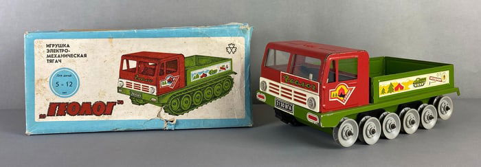 1984 Geolog Toy Electro-Mechanical Pressed Steel Tractor