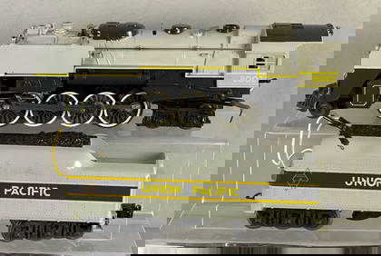 Lionel O Gauge Union Pacific 2-8-4 Berkshire Steam Engine and Tender (1 of 5)