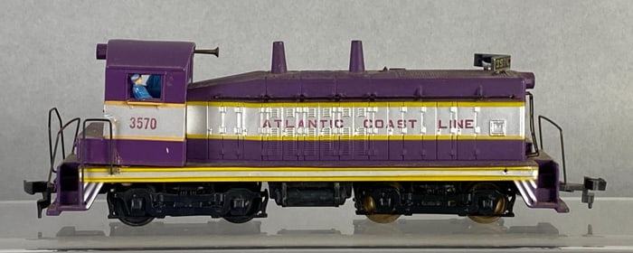 Revell HO Scale Atlantic Coast Line No. 3507 Locomotive