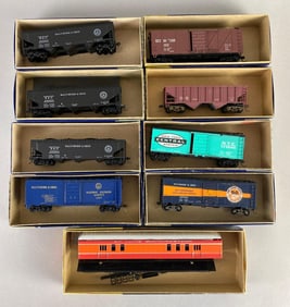 Group of 9 Roundhouse Products HO Scale Train Cars