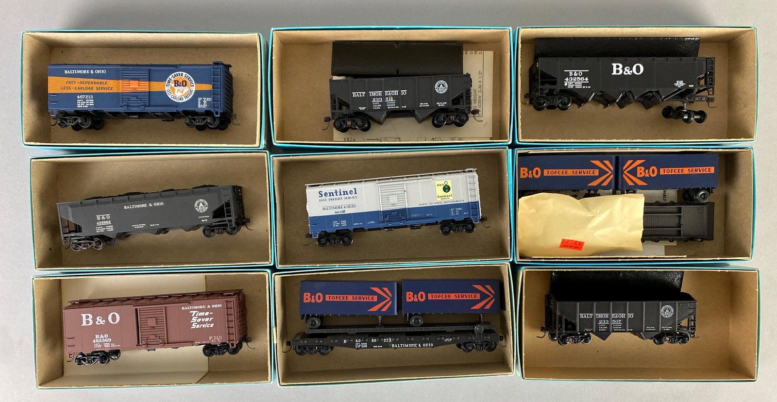 Group of 9 Athearn Train HO Scale B and O Train Cars (1 of 4)