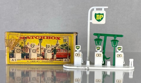 Matchbox No. A-1 Garage Pumps And Sign