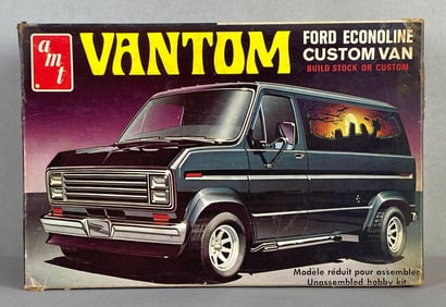 AMT Ford Econoline Custom Vantom Van Plastic Model Kit