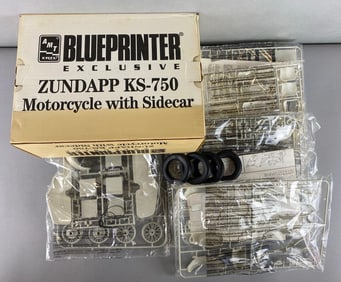 AMT ERTL Zundapp KS 750 Motorcycle with Sidecar Model Vehicle Kit
