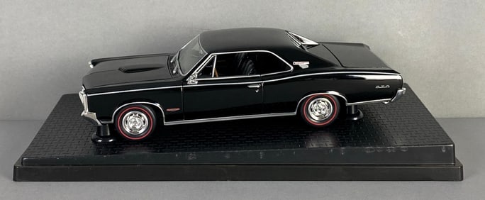 Classic Metal Works Die-Cast 1966 Pontiac GTO