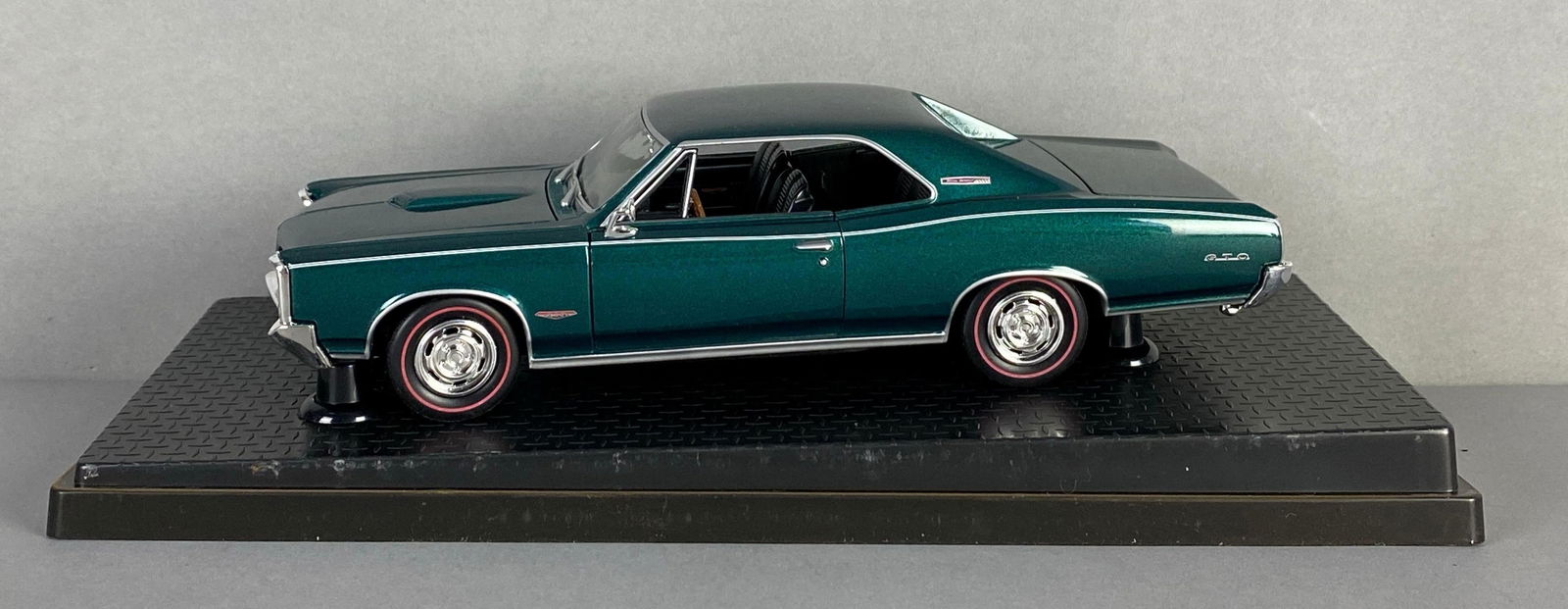Gabriel Model Sj Duesenberg Town Car 1:18 Scale Classic Gabriel Model Sj Duesenberg Town Car 1:18 Scale Classic