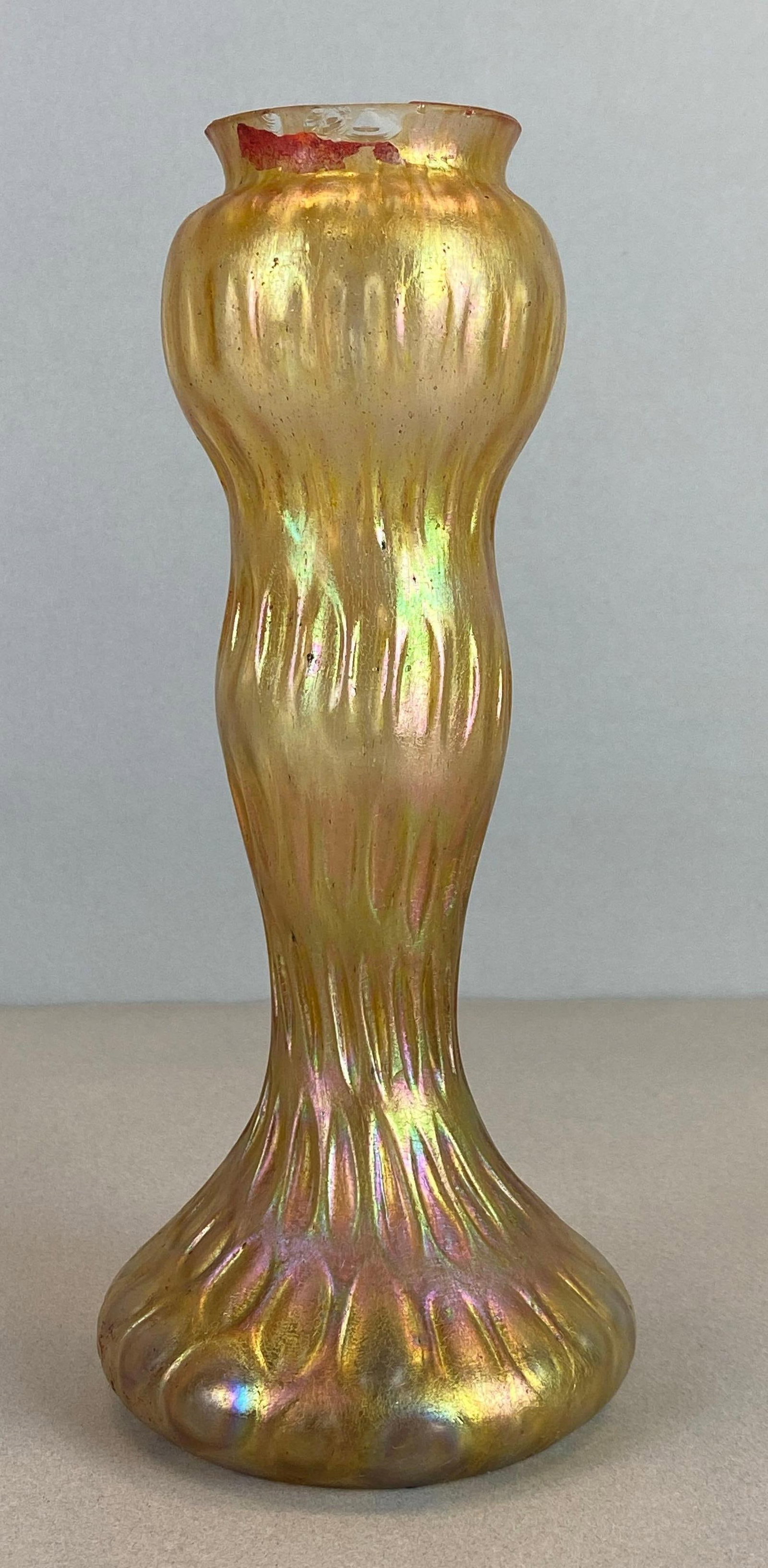 Art Nouveau Czech Aurene Art Glass Vase: Chips on rim, Measures 9 x 4 x 4 inches