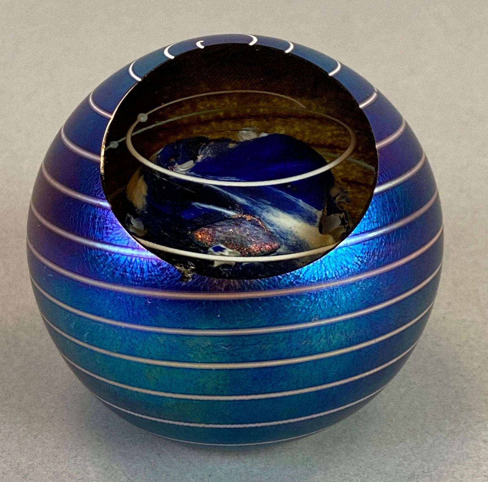 1995 Limited Edition Glass Eye Studio Iridescent Swirl Art Glass Paperweight (1 of 7)
