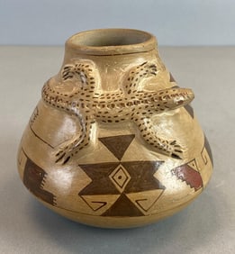 Hopi Native American Lizard Pottery Jar