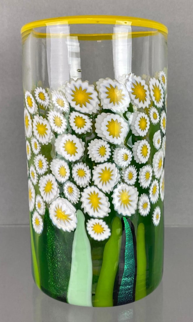 Artist Signed Mid-Century Modern Art Glass Daisy Vase: Marking on bottom. Measures 7 x 4 x 4 inches.
