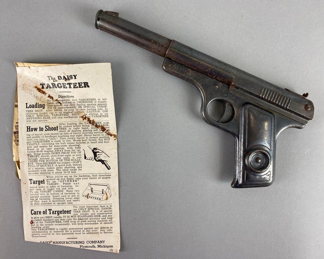 Vintage Daisy Targeteer BB Gun: Has original directions. BB Gun measures