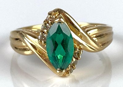 14K Gold Green Spinel and Diamond Ring