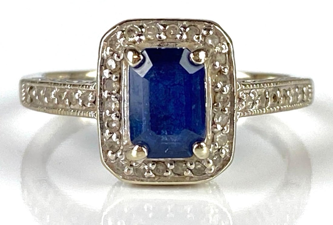 14K White Gold Sapphire and Diamond Ring: Total weight 3.8g, Size 7.