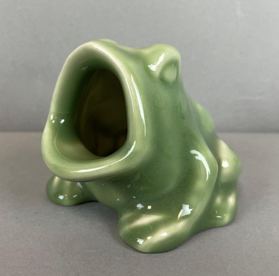 1949 Rookwood Pottery Big Mouth Frog (1 of 4)