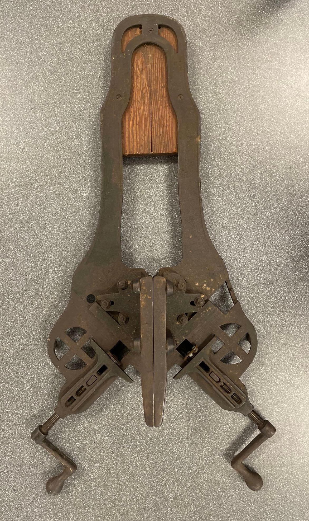 Antique Picture Frame Clamp Miter Saw (1 of 3)