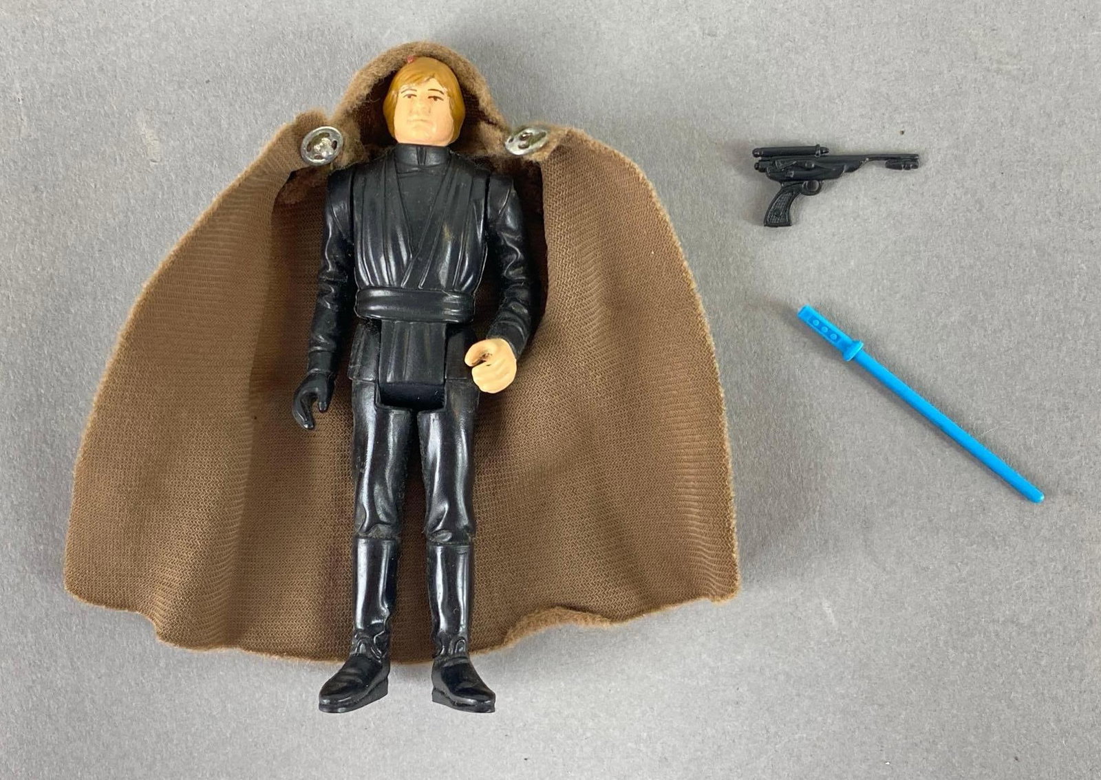 Kenner Star Wars Return of the Jedi Luke Skywalker in Jedi Outfit Action Figure: From year 1983. Includes gun, cape and lightsaber. Largest item measures