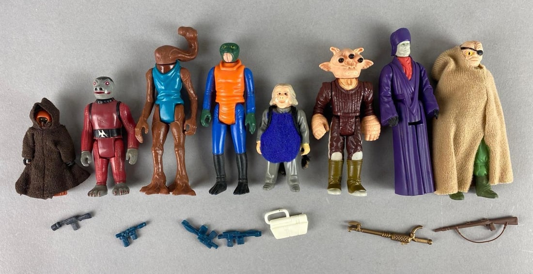 Group of 8 Vintage Kenner Star Wars Action Figures (1 of 2)