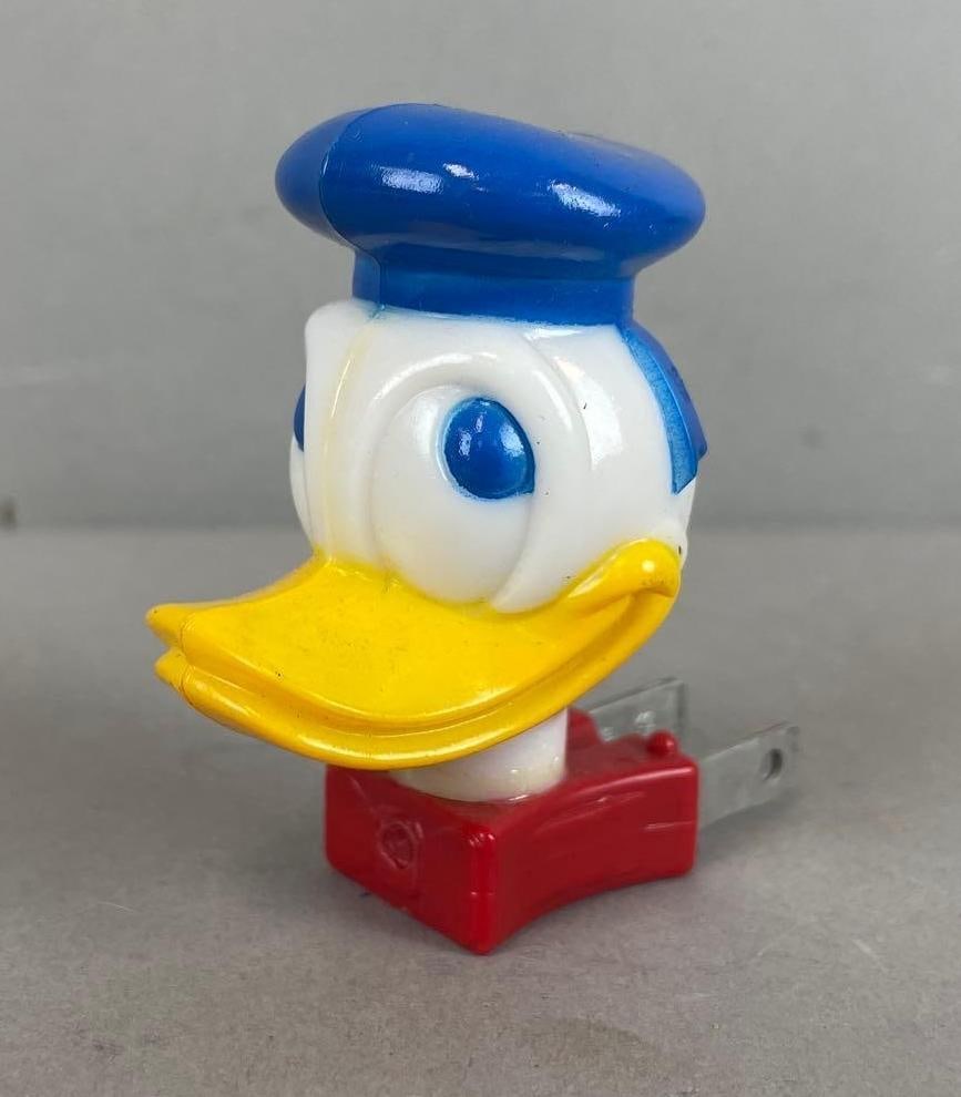 Vintage Disney Donald Duck Night Light: Working condition, 2 1/2 inches tall